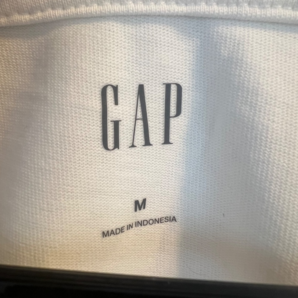 GAP White Rhinestone Tee - Picture 3 of 4
